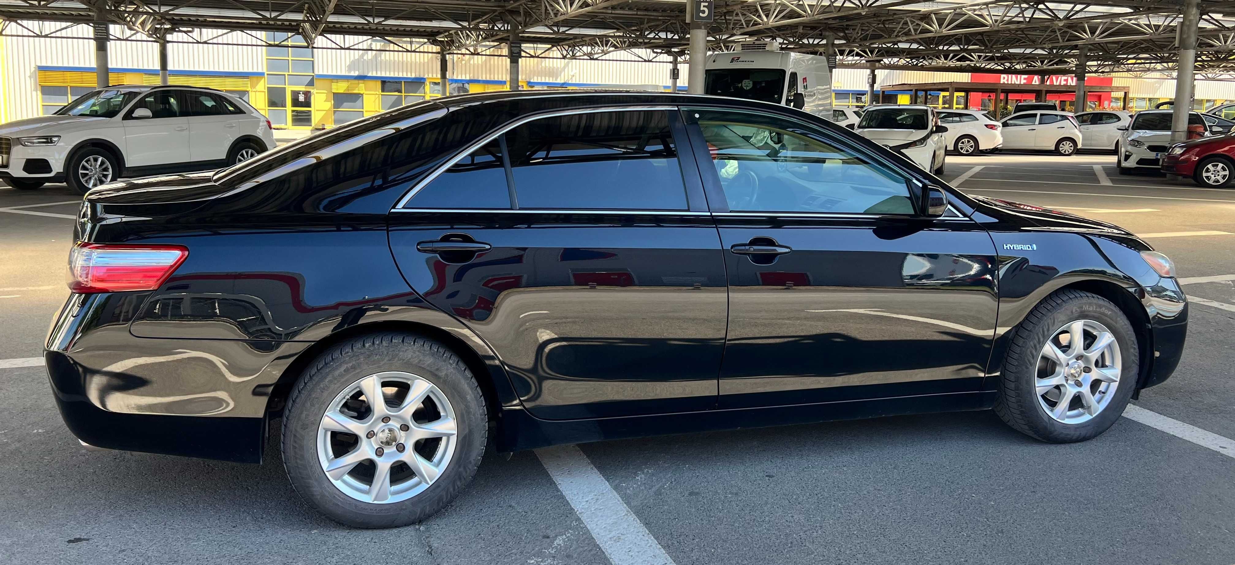 Toyota Camry HYBRID anul 2009, stare excelentă.