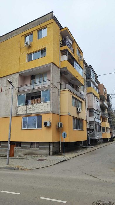 Продава 4-стаен апартамент