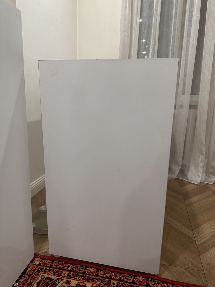 Продаю белый стол