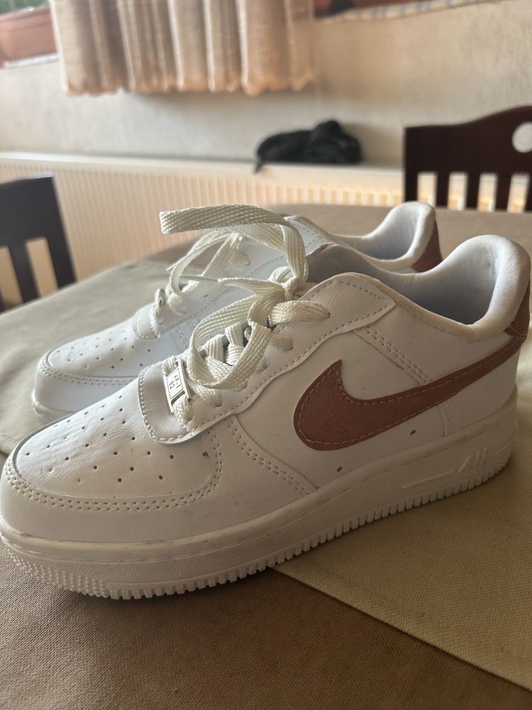 Маратонки Nike..