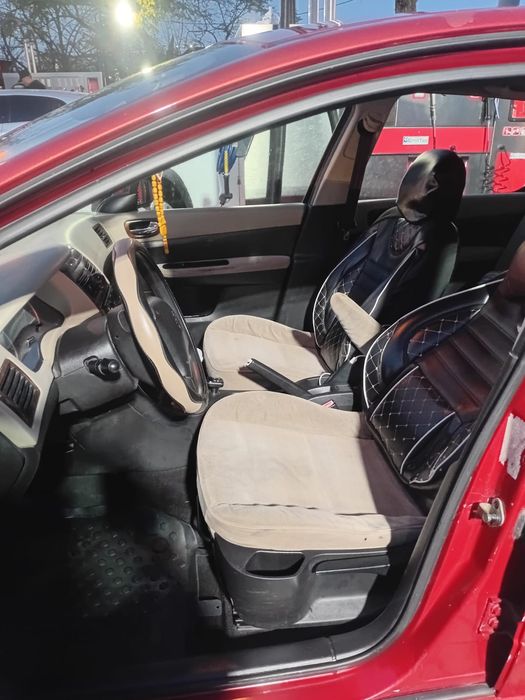 Vănd mașina pejo 307