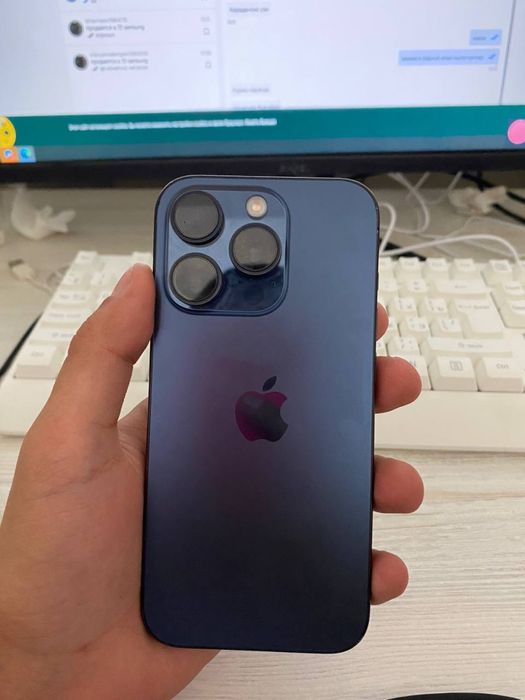 продается айфон 15 про темно синий