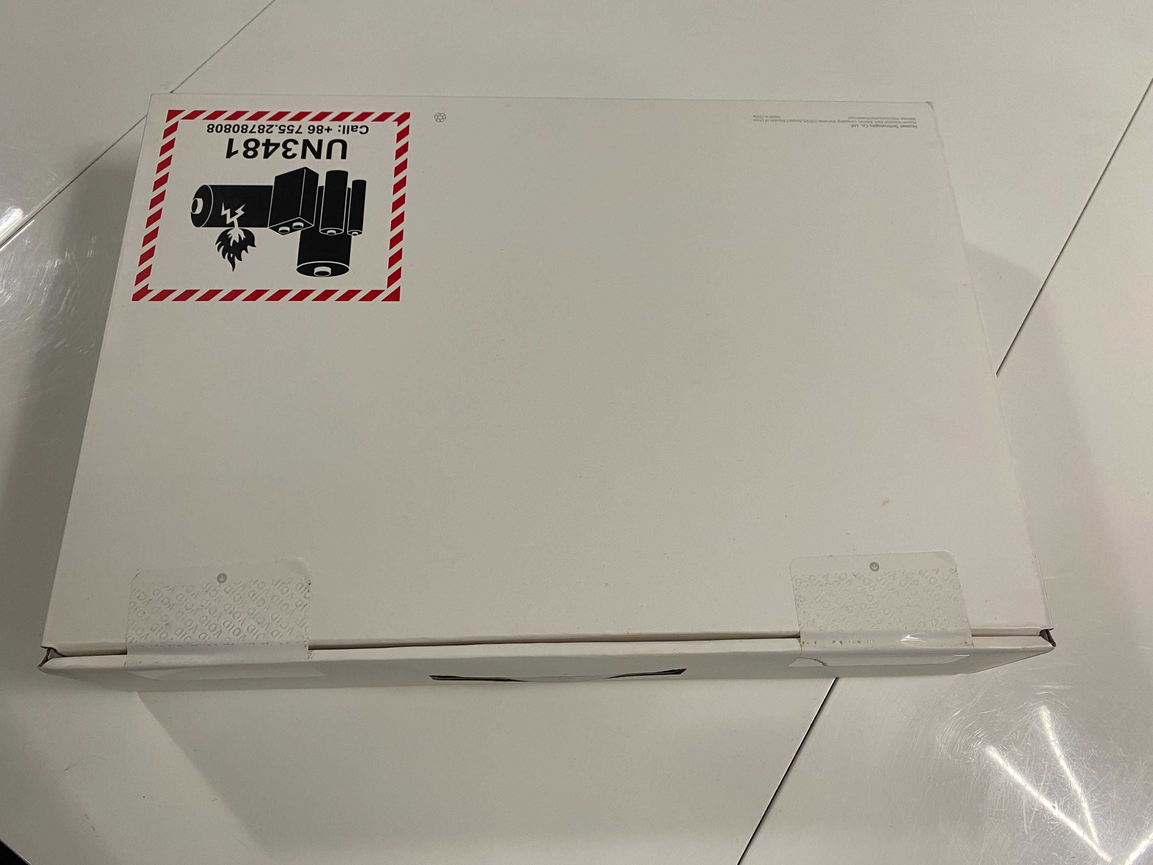 HUAWEI MateBook 13, RAM: 8GB, 256 SSD(Немскa Клавиатура, без Windows)