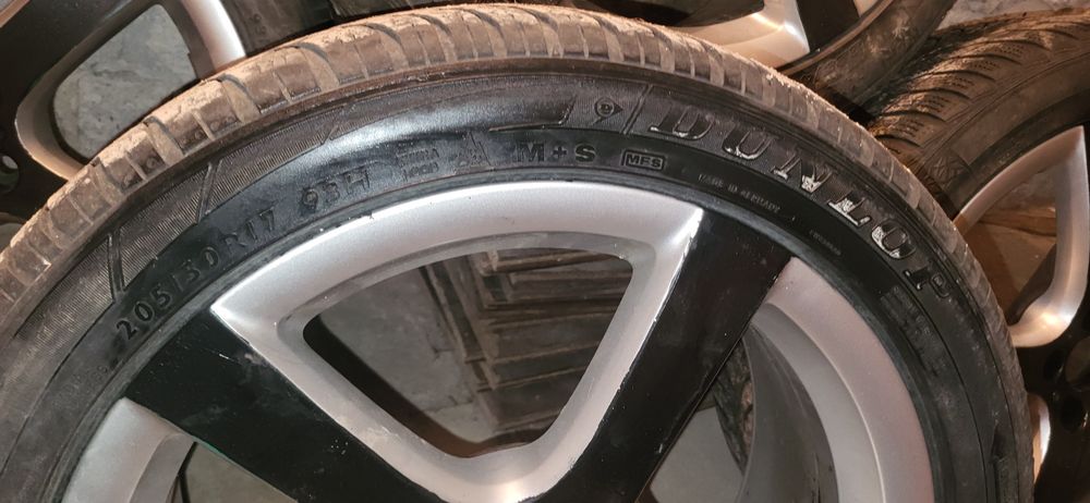 Jante de aliaj pe 17 cu tot cu cauciucuri M+S