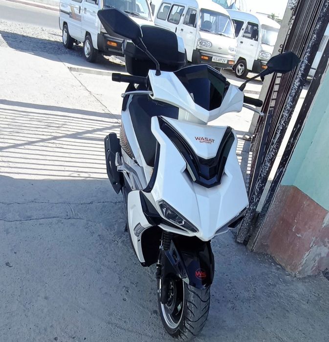 ITALIYA R2 motoskuter sotiladi.
