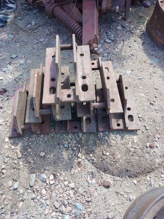 Продам замки на культиватор новые.