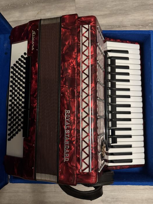 Аккордеон Royal Standard Silvana