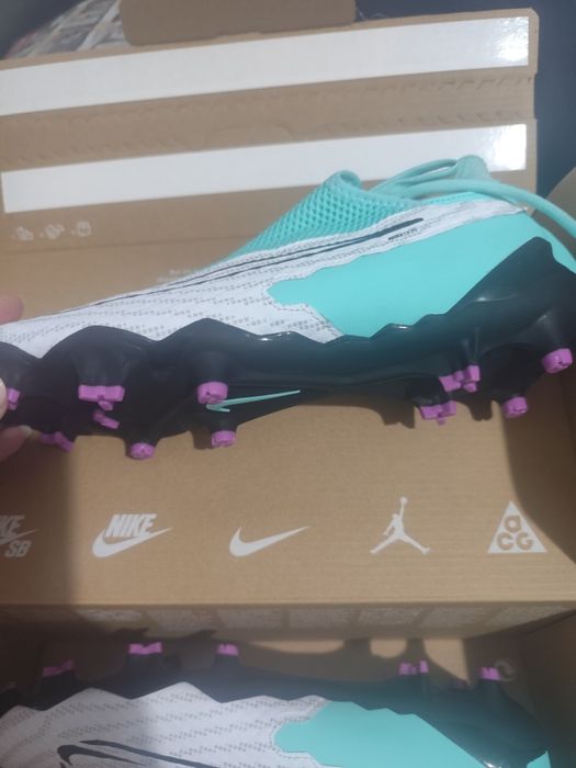 Продавам чисто нови бутонки