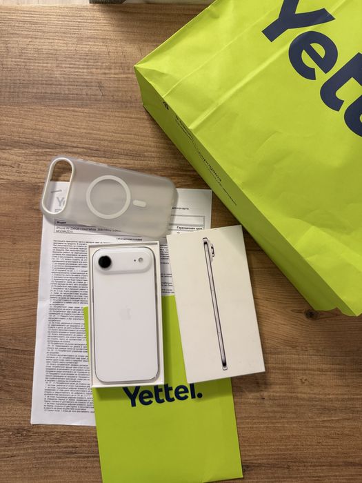 IPHONE 17 Air Йеттел Гаранционен като НОВ ! Cloud White - Бял !