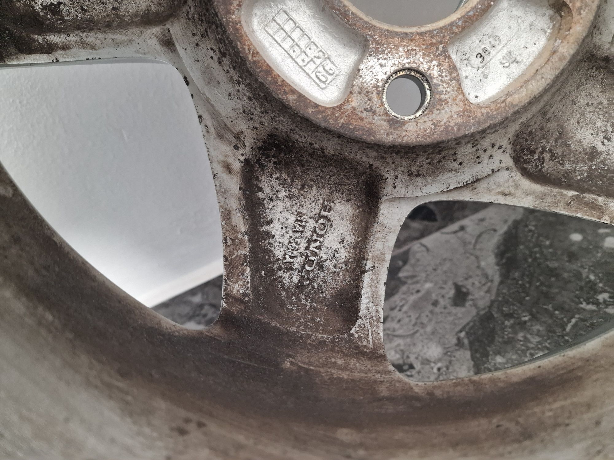 Продавам Оригинални джанти от HONDA с гуми 195/65/15.