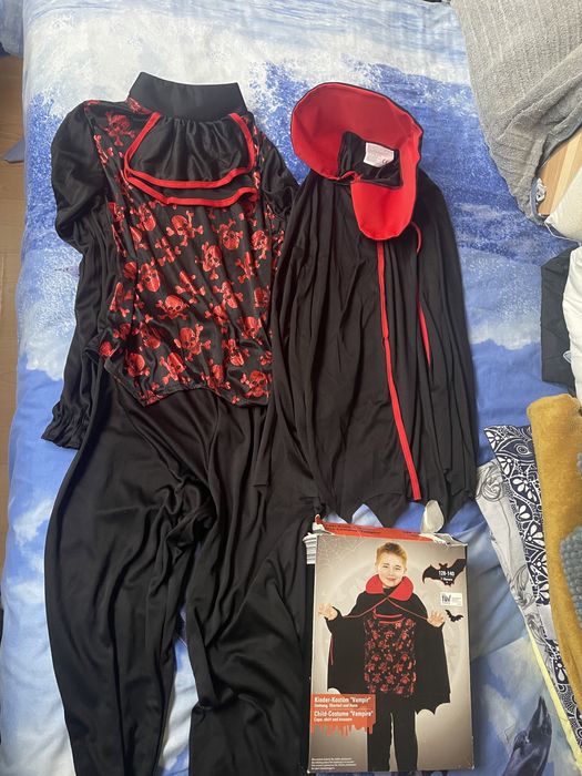 Три карнавални костюма, полицай, пират и дракула