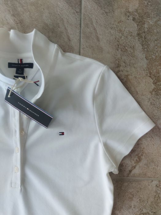 Tricou Tommy Hilfiger NOU alb, stil polo