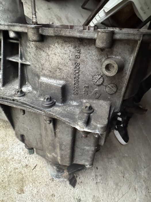 Cutie viteza Dacia Logan 2005