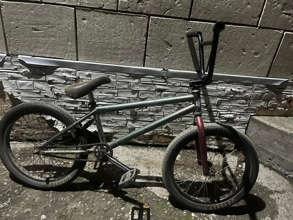 Продам бмх, в среднем состоянии.