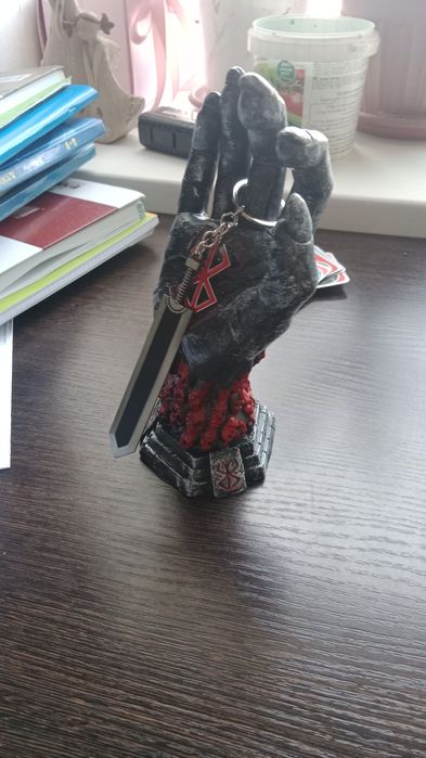 Berserk anime manga рука на полку и брелок