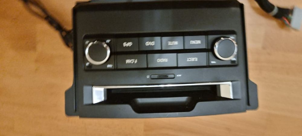 Продается для монитора приставка для DVD , GPS CD карты