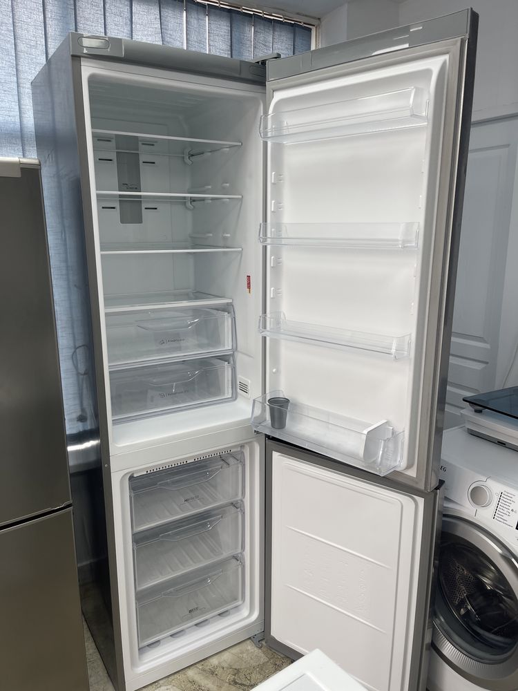 Frigider NoFrost Cu congelator