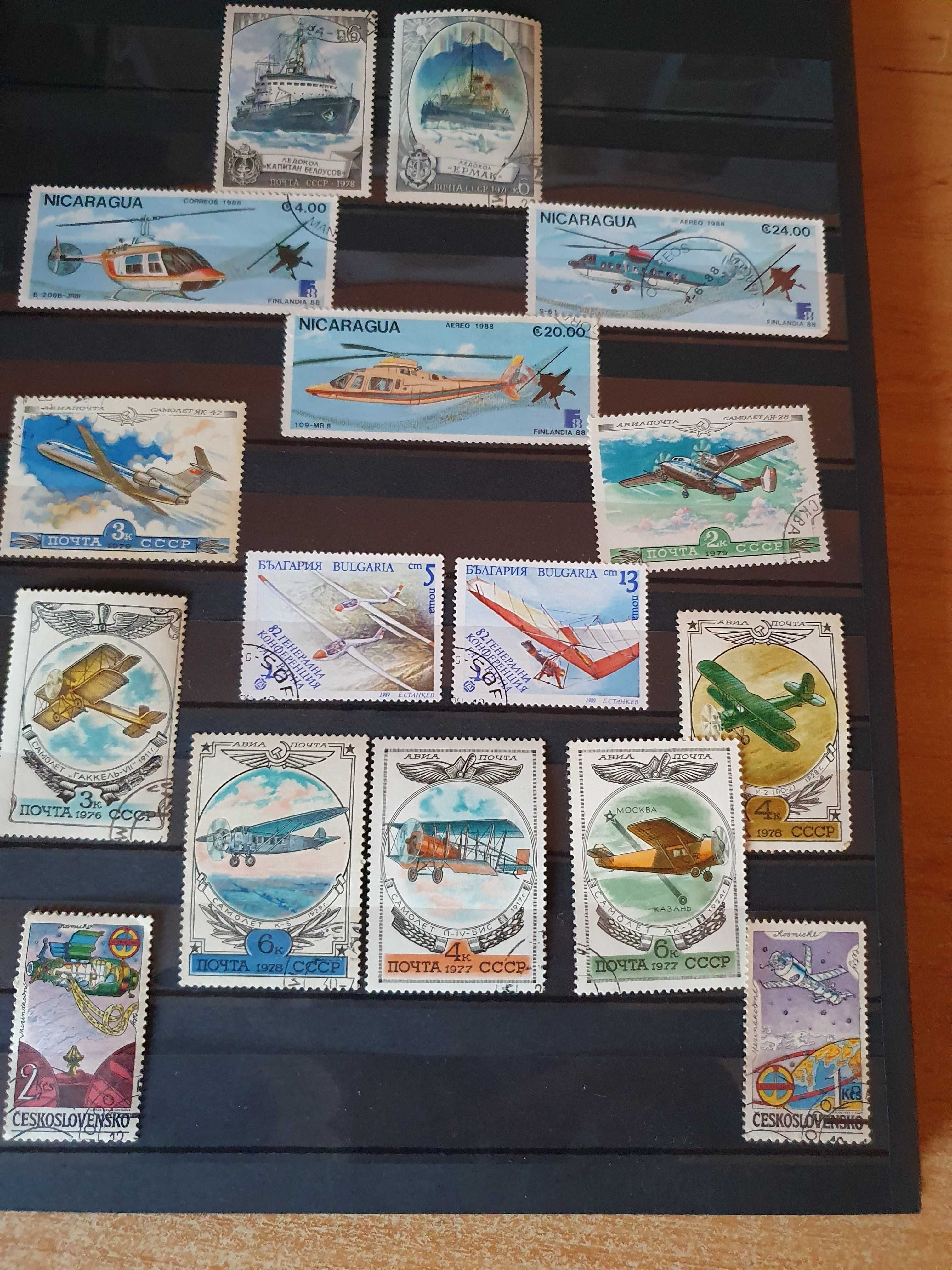 Clasor cu timbre străine și Românești vechi pentru colecționari.