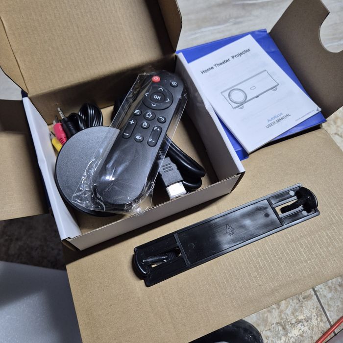 Професионален Интелигентен проектор с Android WiFi Bluetooth,5G 25000л