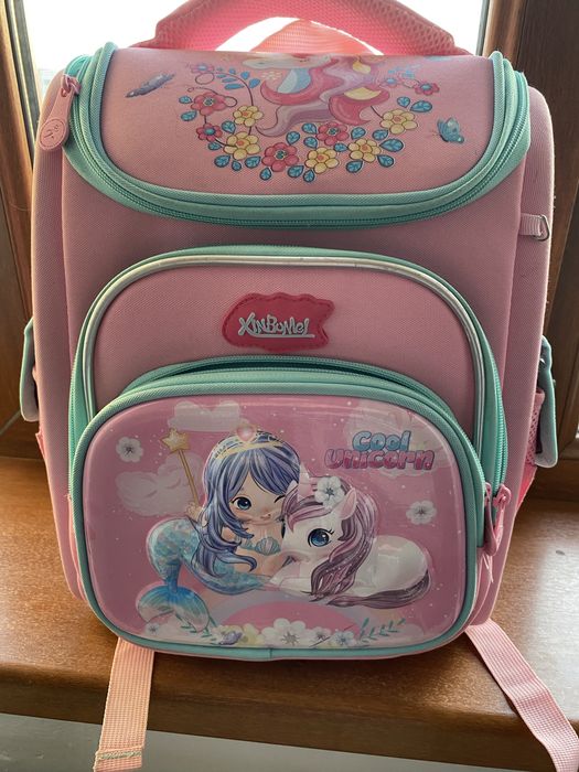 Рюкзак школьный для девочки . Для начального класса