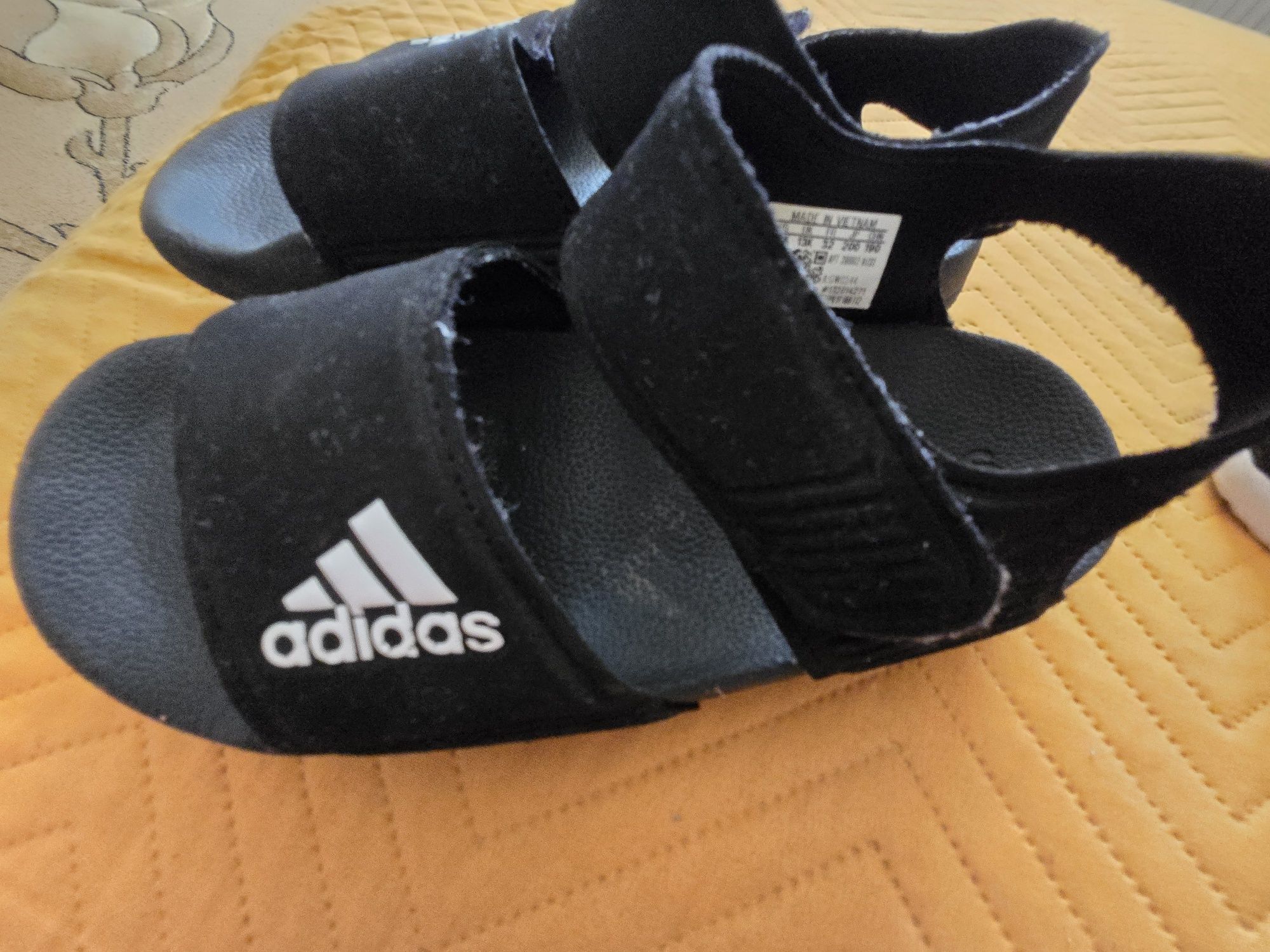 Сандали Adidas номер 32