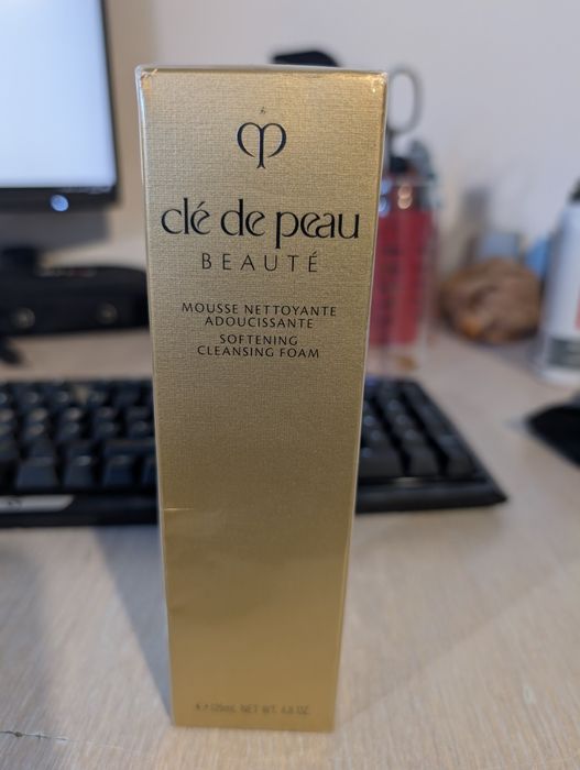 Spumă de curățare catifelată Clé de Peau Beauté 125 ml