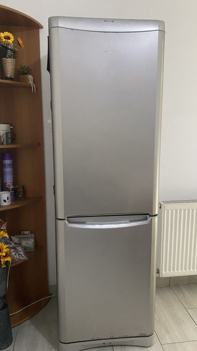 Vand combina frigorifica Indesit