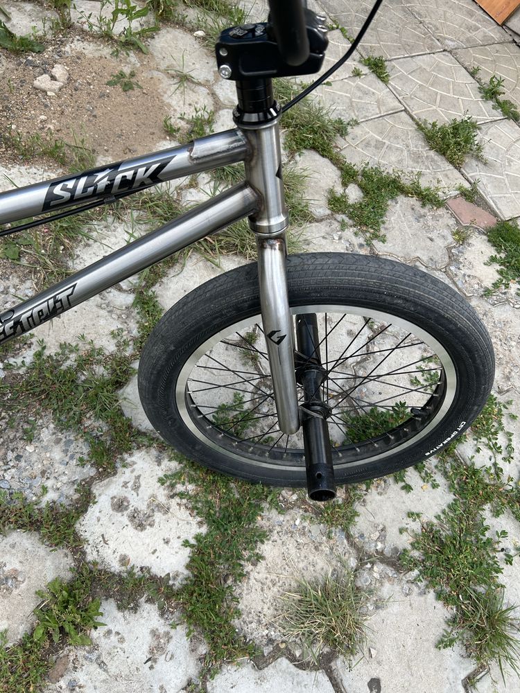 BMX в отличном состоянии, с пегами