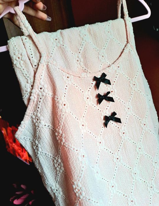 Pijama roz cu volane model maieu si pantaloni pijama damă