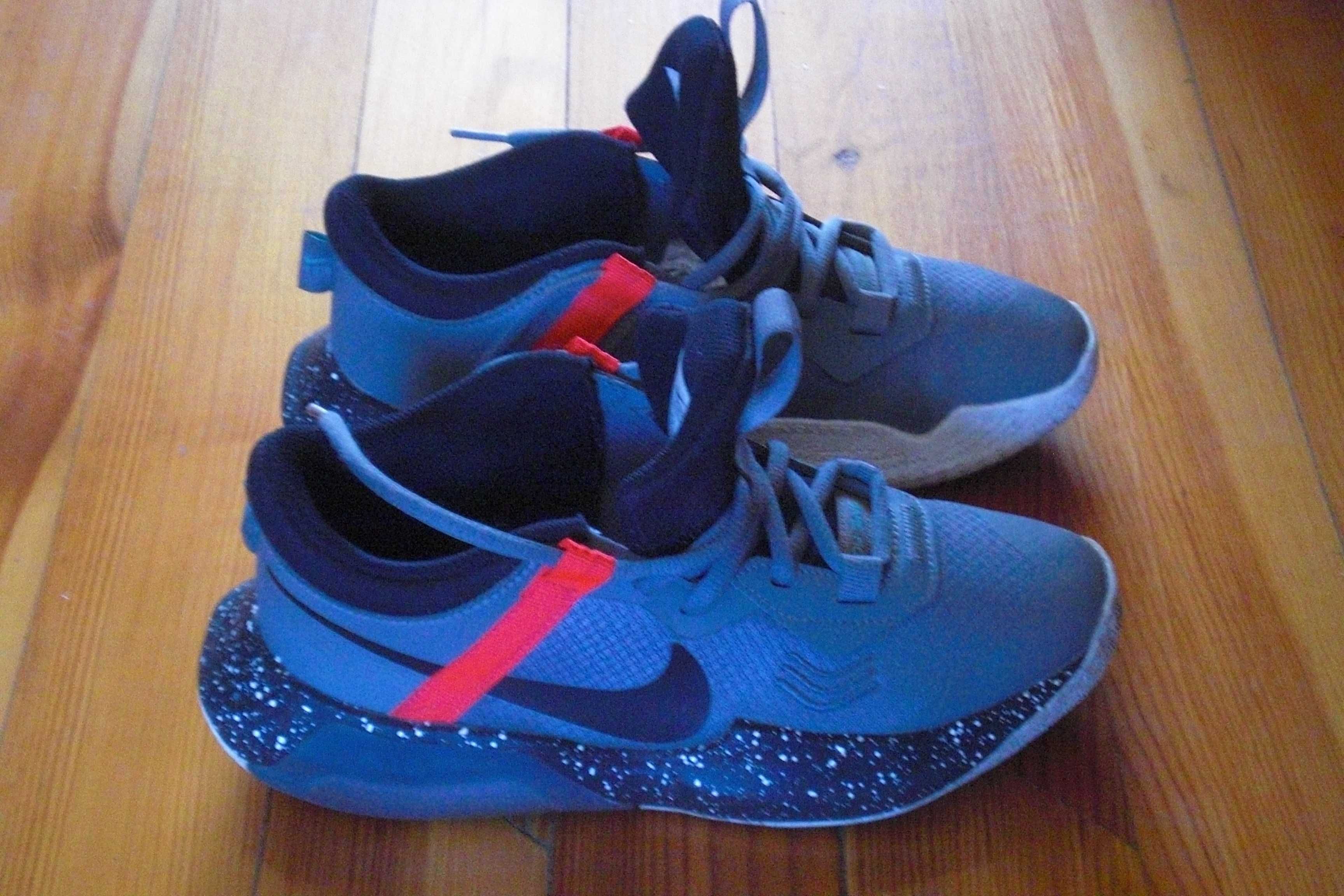 Маратонки NIKE ползвани малко...