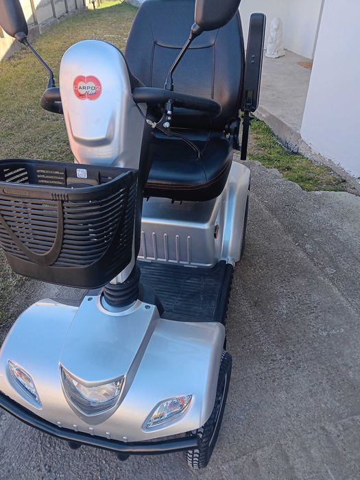 Scuter electric  cu 2 baterii de 12v 80Ah  viteza  maxima 10 km/h