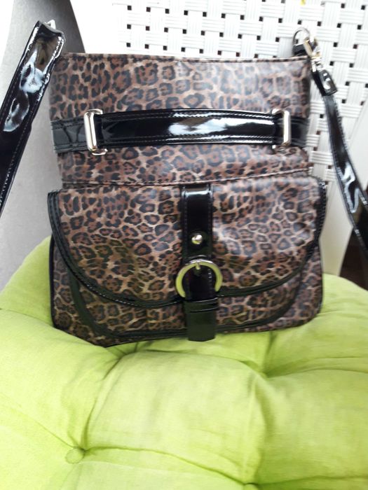 Модерна дамска чанта нова