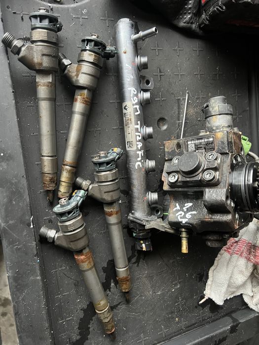 Injector 1.6  R9M din 2016 cod 0445110414 8201055367