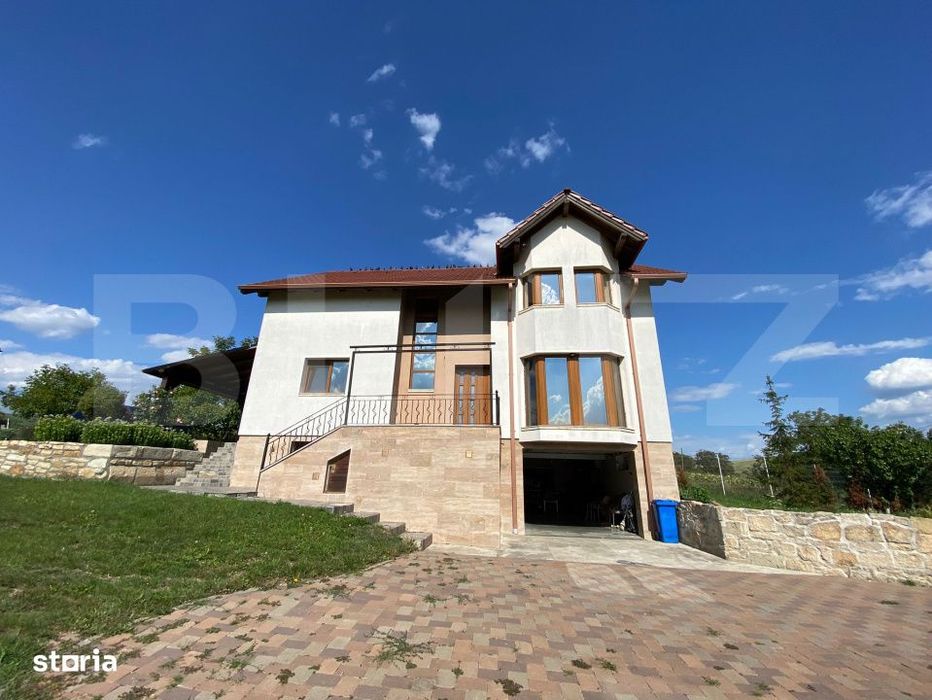 Casa spatioasa cu teren generos de 1600 mp, ideala pentru locuinta sau