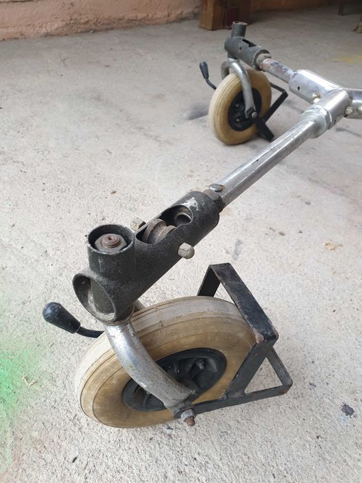 Сгъваема стойка на колела за статив