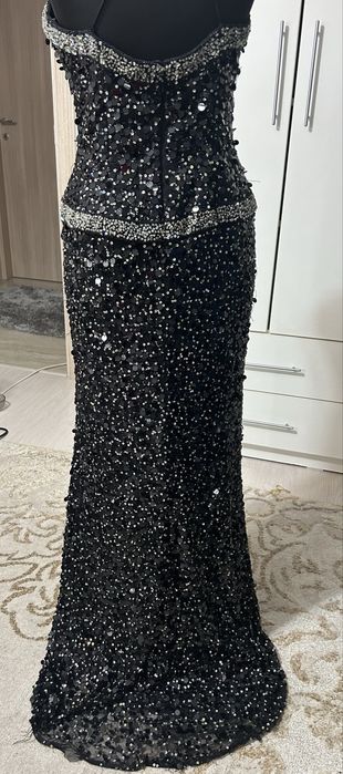 Rochie eleganta seara, lucrata manual stare foarte buna.