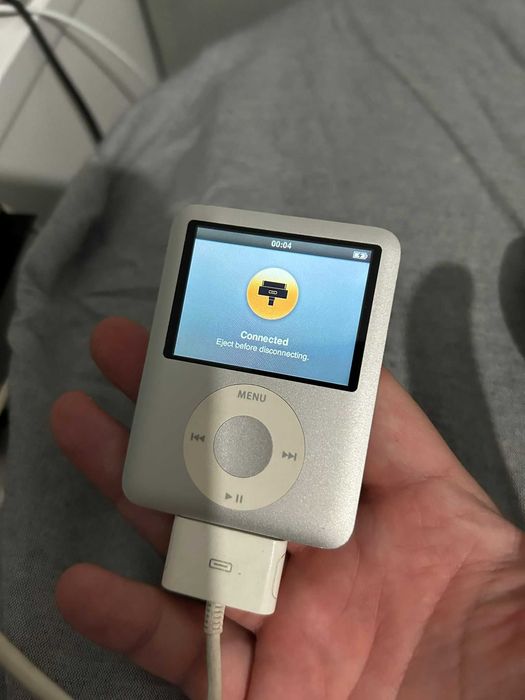 IPOD Stainless STEEL APPLE gen 3 3rd generation