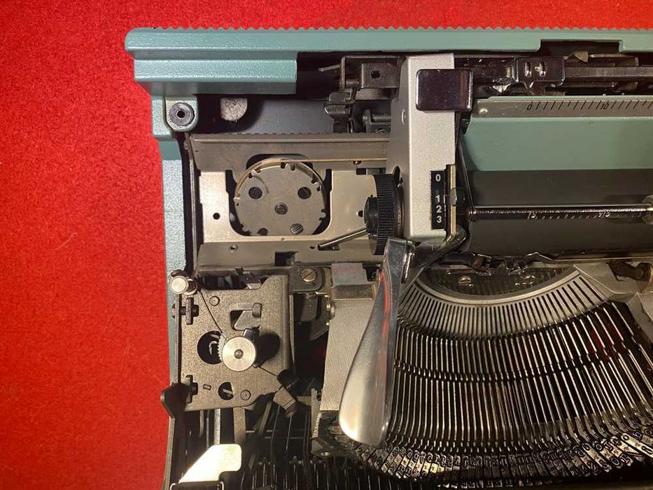 Masina de scris Olivetti Lettera 32