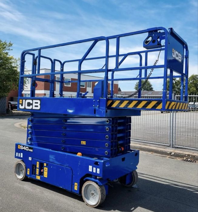 Nacela brat telescopic/foarfeca 12- 20m - închiriere