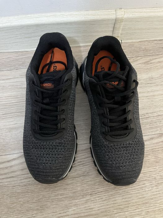 Кроссовки 38-39 размера