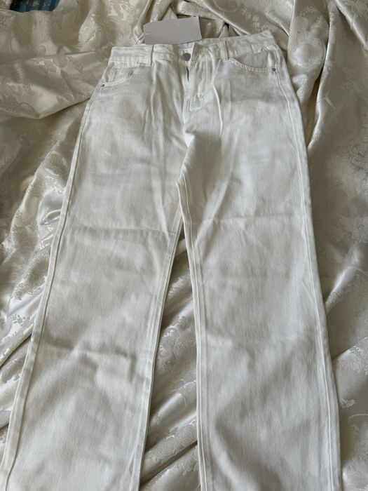 Продам белые новые джинсы