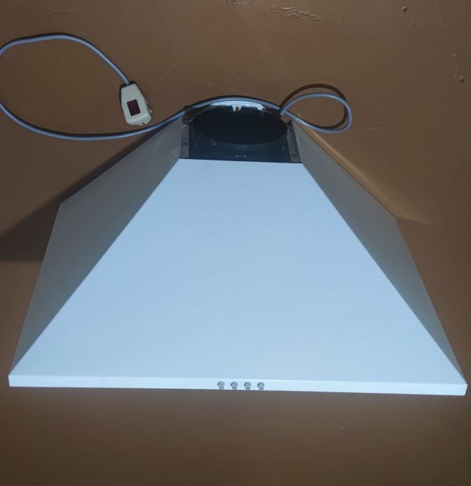 Вытяжка в отличном состоянии