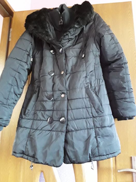 Vând Geacă Damă cu Glugă si Blăniță Mărimea XL