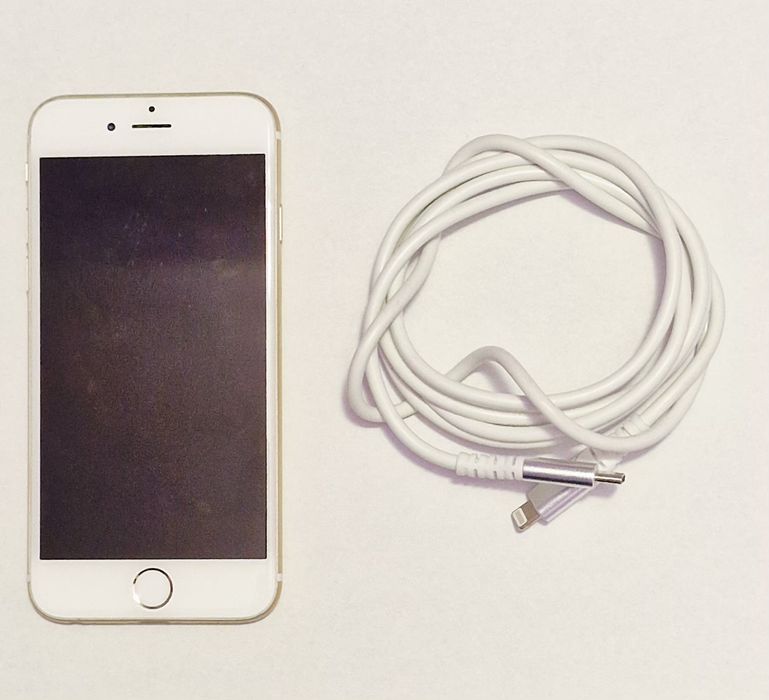 Vând iPhone 6 (16 GB, Culoare Gold) - Gata de Utilizare Imediată!