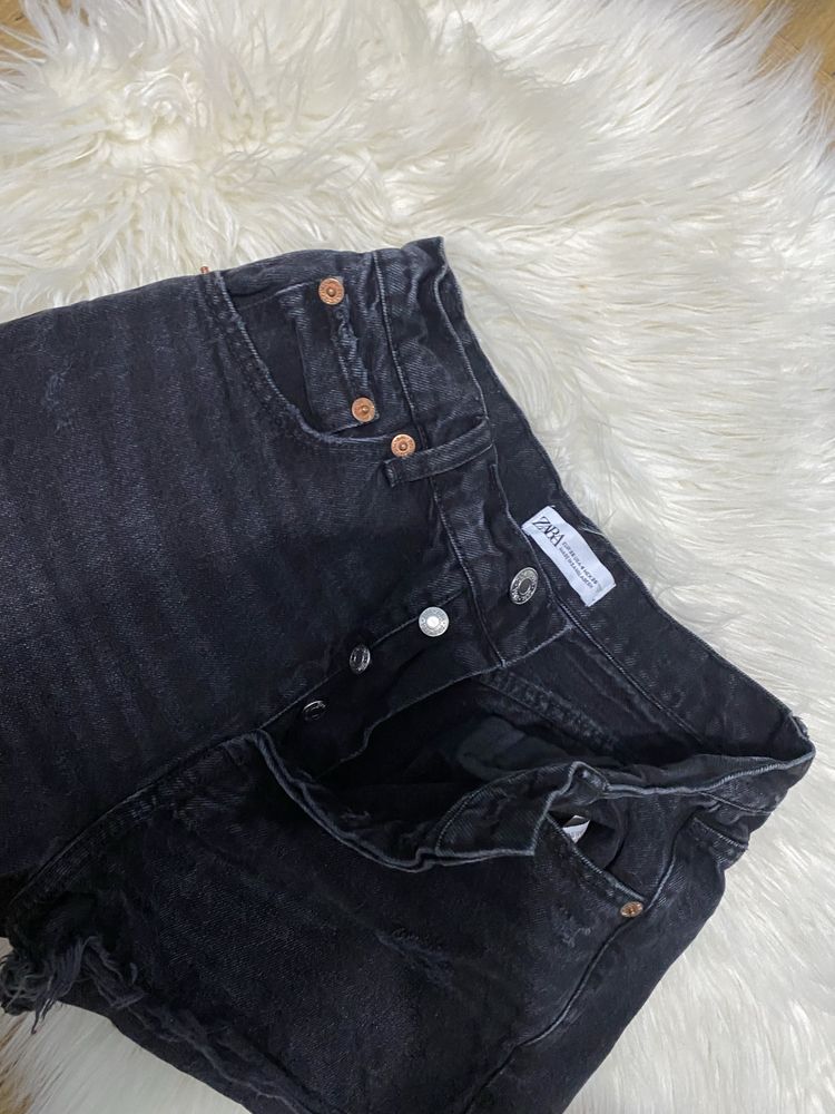 Zara къси панталонки и пола