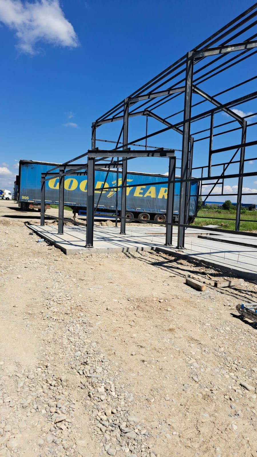 Vând structura metalica 7X25X6 sau 10X20X5 sau 12X30X4