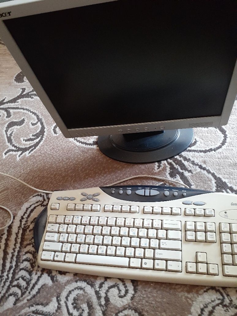 Продам монитор с клавиатурой  Acer в рабочем состоянии диагональ 43 см
