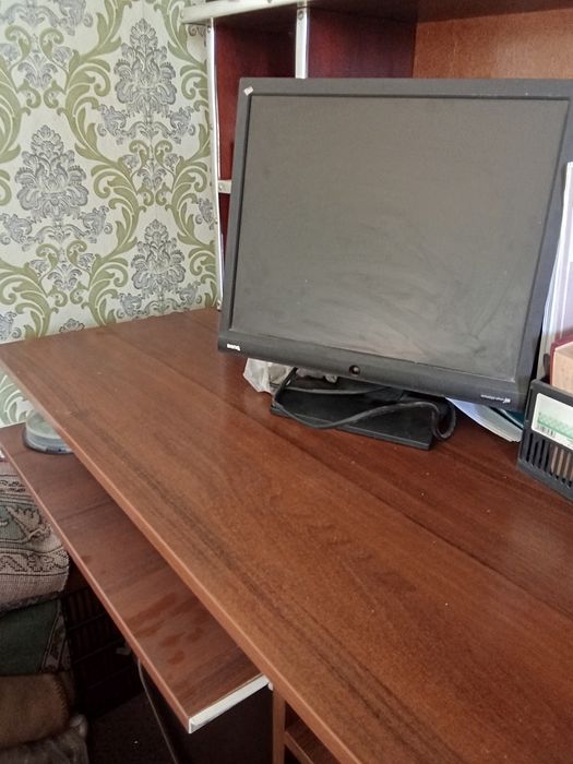 Стол с компьютером