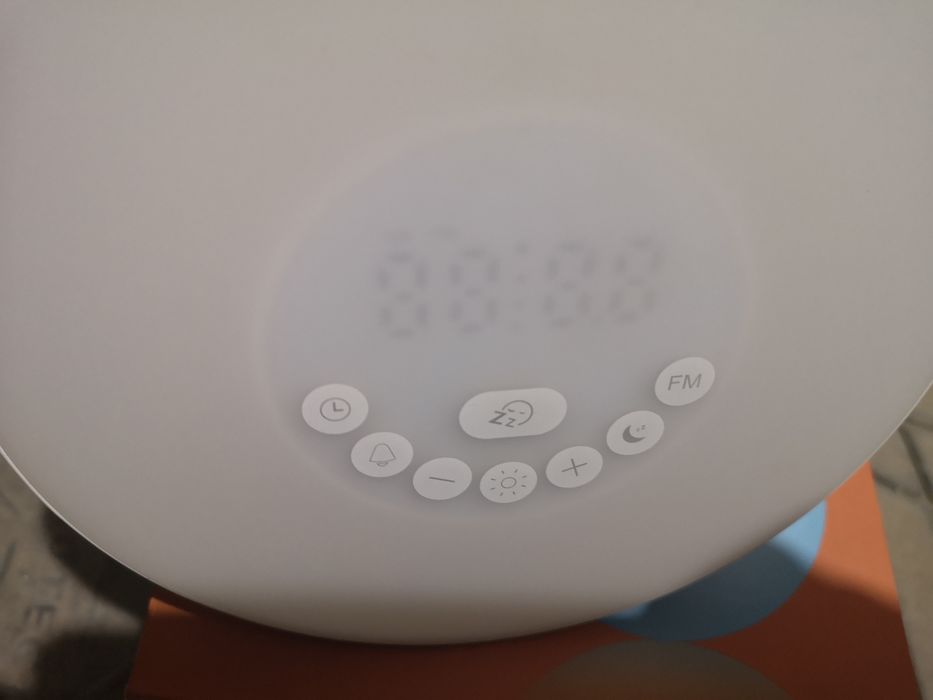 Ceas cu lumina ambientala