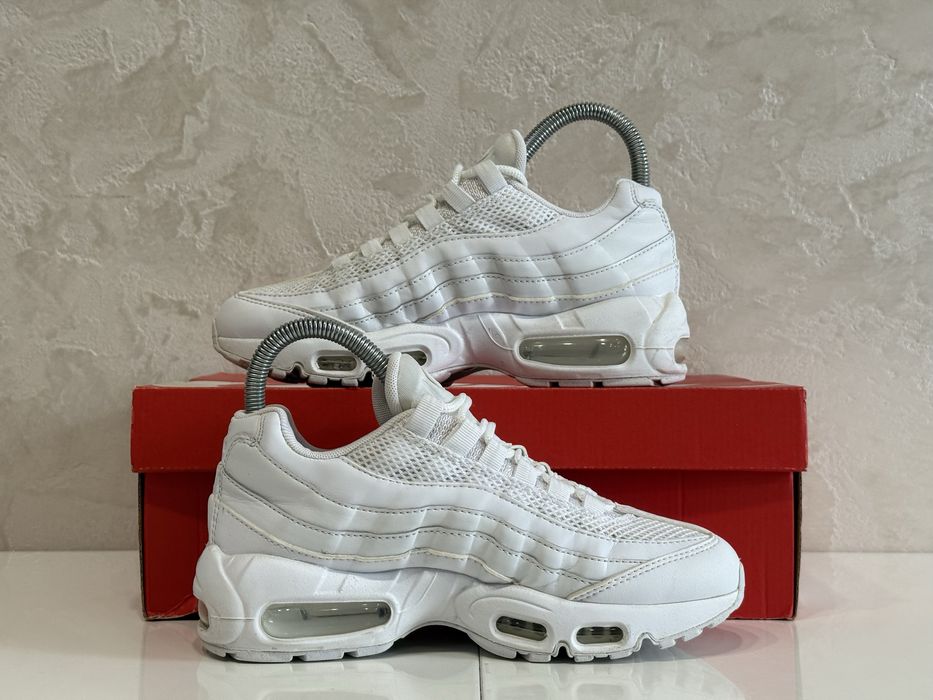 Дамски маратонки Nike Air Max 95 Triple White | 37,5